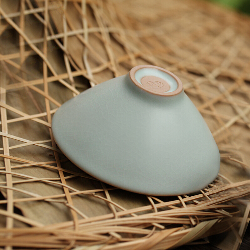 東道汝窯 經(jīng)典觀照斗笠杯組 茶杯/品茗杯（天青色）_http://www.bzsa.cn/img/sp/437/0902a9c8-d38d-408f-9981-5fad96d3b090.jpg