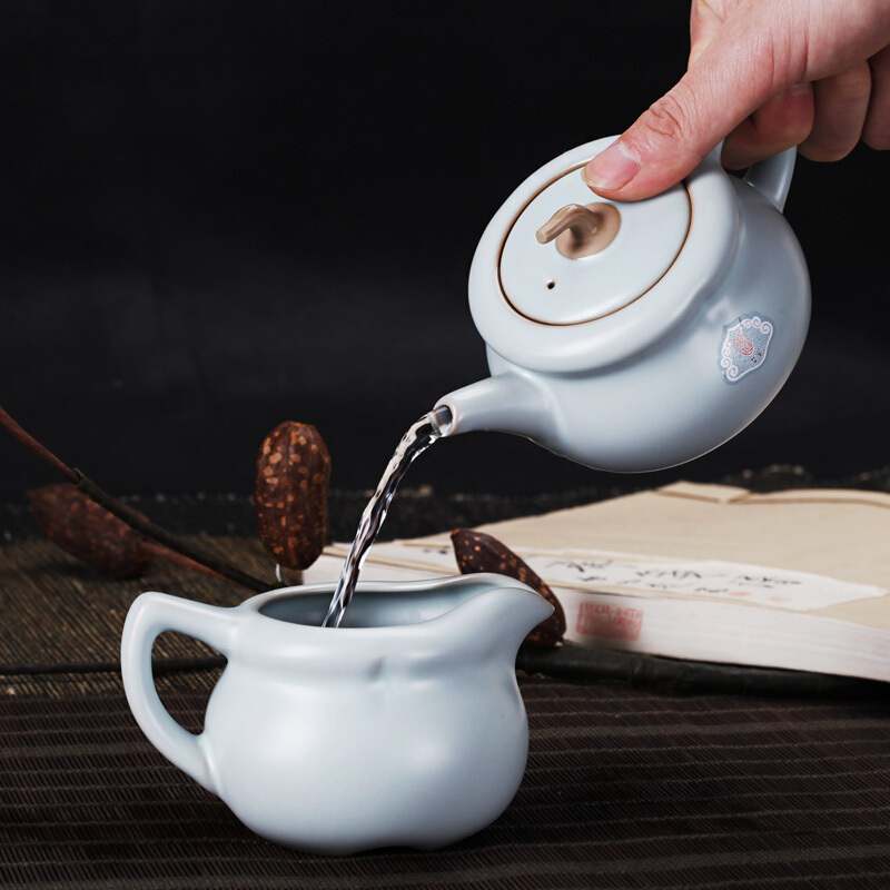 東道汝窯 整套功夫茶具 柿柿如意茶具套裝/1壺1海6杯（天青色）_http://www.bzsa.cn/img/sp/437/84414c0b-44d5-4cd1-8de1-ea397c8bfa85.jpg